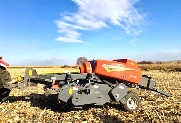 1540780906674178.jpg 600--9YJS-2.2型雙刀軸秸稈切割揉碎方捆壓捆機(jī)01.jpg