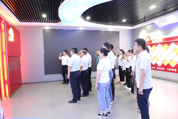 1688093585118117.jpg 宣誓_副本.jpg