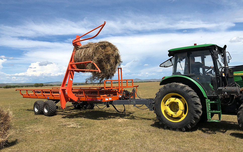 標(biāo)題：9YJQ-10型圓草捆撿拾運(yùn)輸車(chē)
瀏覽次數(shù)：38
發(fā)表時(shí)間：2023-12-12