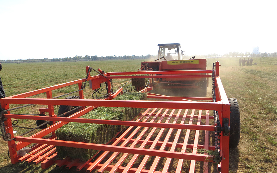 標(biāo)題：9JCK-15方草捆收集車(chē)
瀏覽次數(shù)：41
發(fā)表時(shí)間：2023-12-12